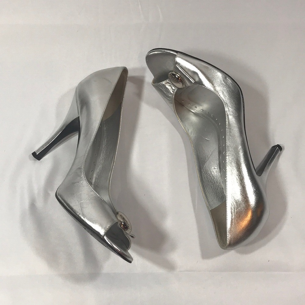 🍷3/$17 BCBG silver metallic peep toe heels - Picture 1 of 7